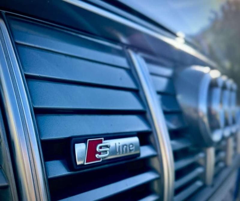 Usata Audi e-tron S-Line 300 kW (408 CV) 2020 Grigio SUV