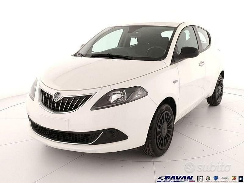 Usata Lancia Ypsilon Silver 69 CV (50 kW) 2022 Bianco Utilitaria
