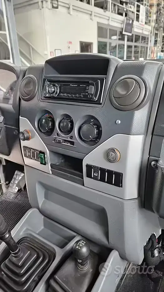 Usata Iveco Massif 177 CV (130 kW) 2009 Grigio Station wagon