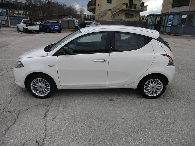 Usata Lancia Ypsilon Gold 95 CV (69 kW) 2013 Bianco Utilitaria