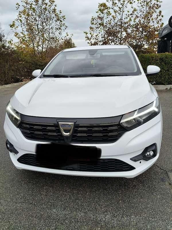 Usata 2022 Dacia Logan Tre volumi | 12.750 € (Cara) - Immagine 1/4