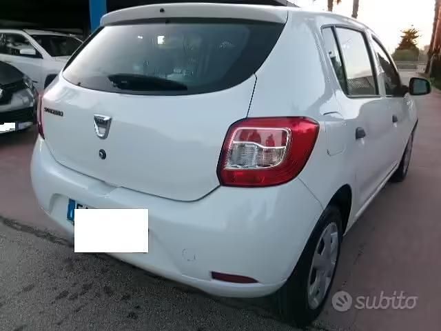Usata Dacia Sandero Lauréate 75 CV (55 kW) 2016 Bianco Berlina