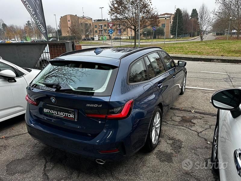 Usata BMW 320e Advantage 190 CV (139 kW) 2021 Blu/azzurro Station wagon