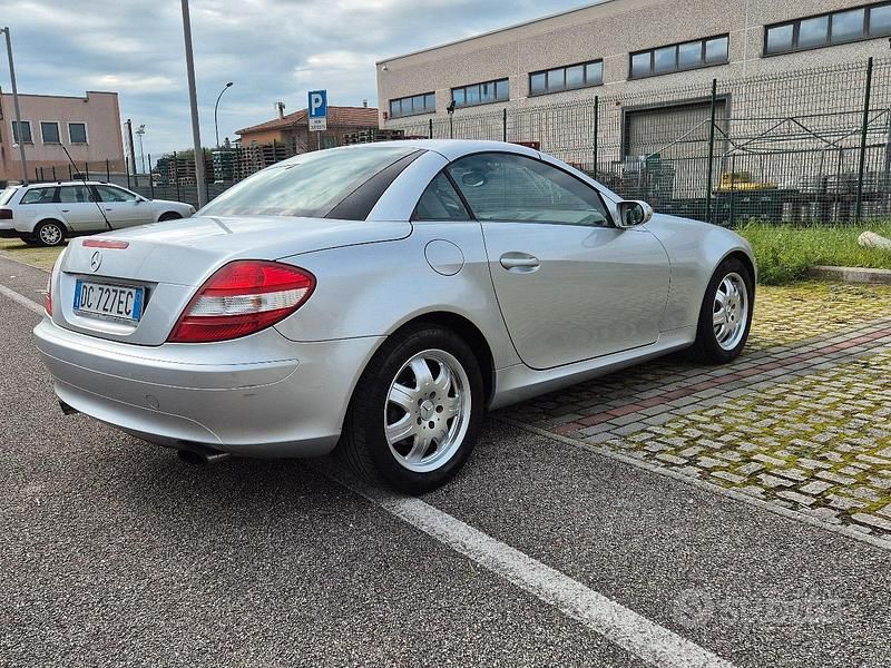 Usata Mercedes SLK200 163 CV (119 kW) 2006 Grigio Cabrio