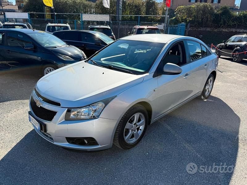 Usata Chevrolet Cruze 124 CV (91 kW) 2011 Argento Berlina