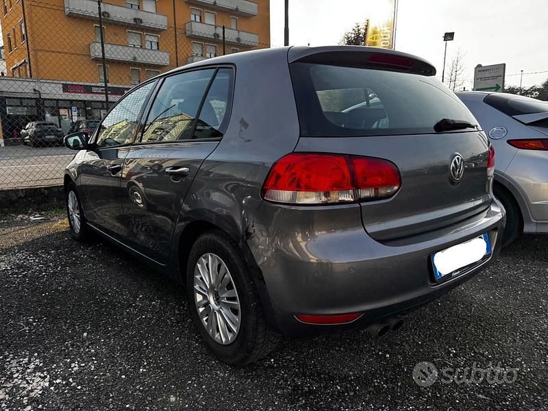 Usata VW Golf VI Highline 110 CV (80 kW) 2010 Grigio Utilitaria