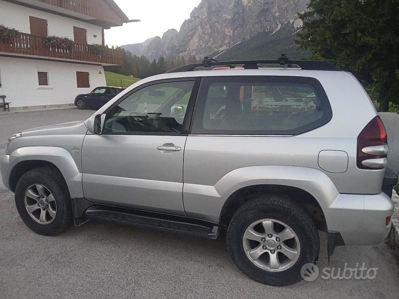 Grigio Usata 2006 Toyota Land Cruiser SUV | 20.000 € (Ottimo prezzo) - Immagine 1/4
