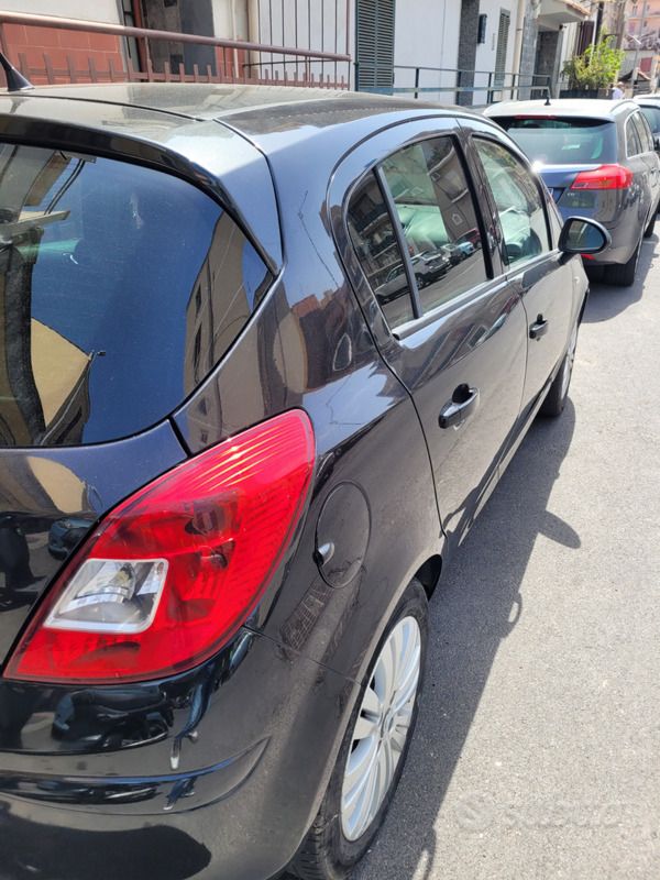 Usata Opel Corsa 85 CV (62 kW) 2013 Nero Berlina