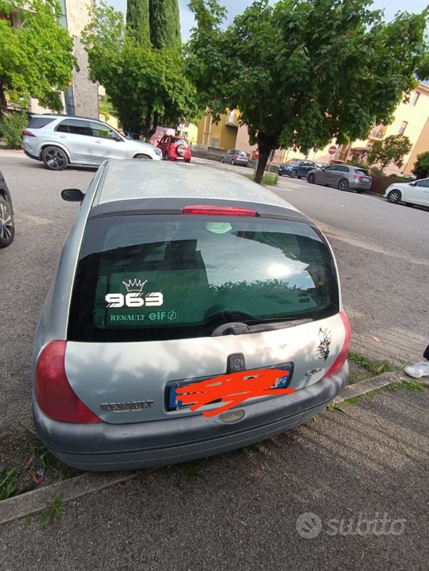 Usata Renault Clio II 54 CV (39 kW) 2000 Grigio