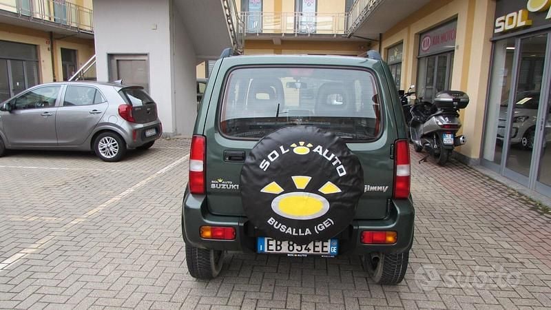 Usata Suzuki Jimny 86 CV (63 kW) 2010 Verde SUV