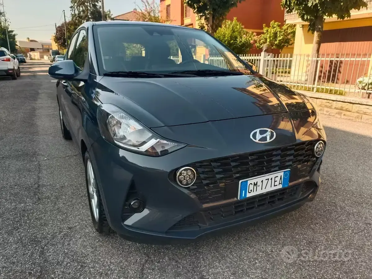 Usata Hyundai i10 Advanced 65 CV (47 kW) 2023 Blu Utilitaria