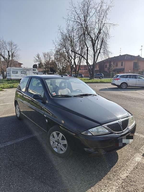Usata Lancia Ypsilon 60 CV (44 kW) 2001 Utilitaria