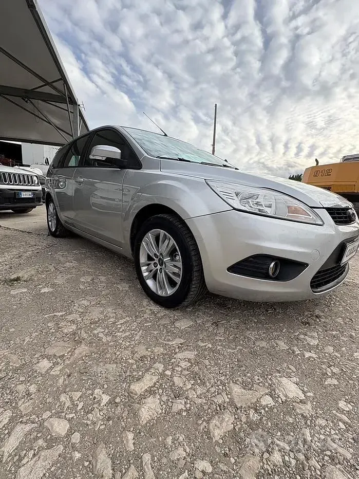 Usata Ford Focus 109 CV (80 kW) 2010 Grigio Station wagon