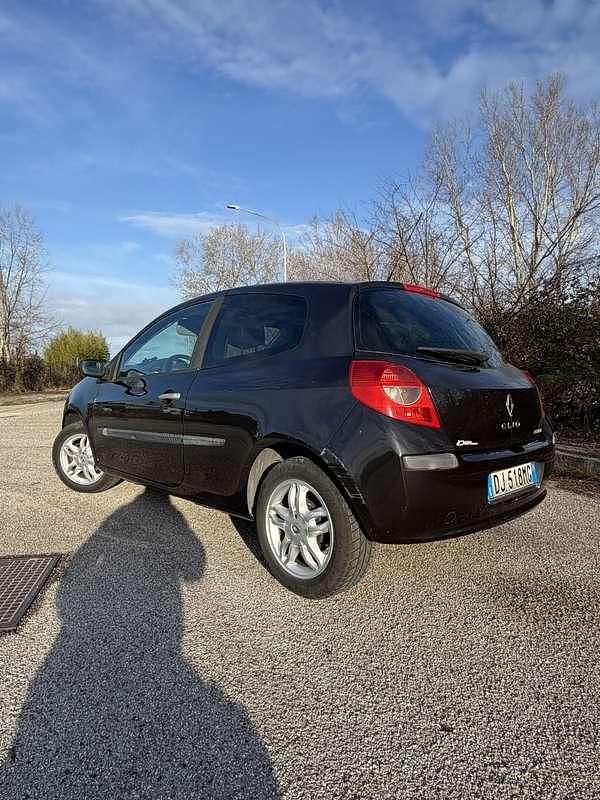 Usata Renault Clio II Luxe 75 CV (55 kW) 2007 Nero Berlina