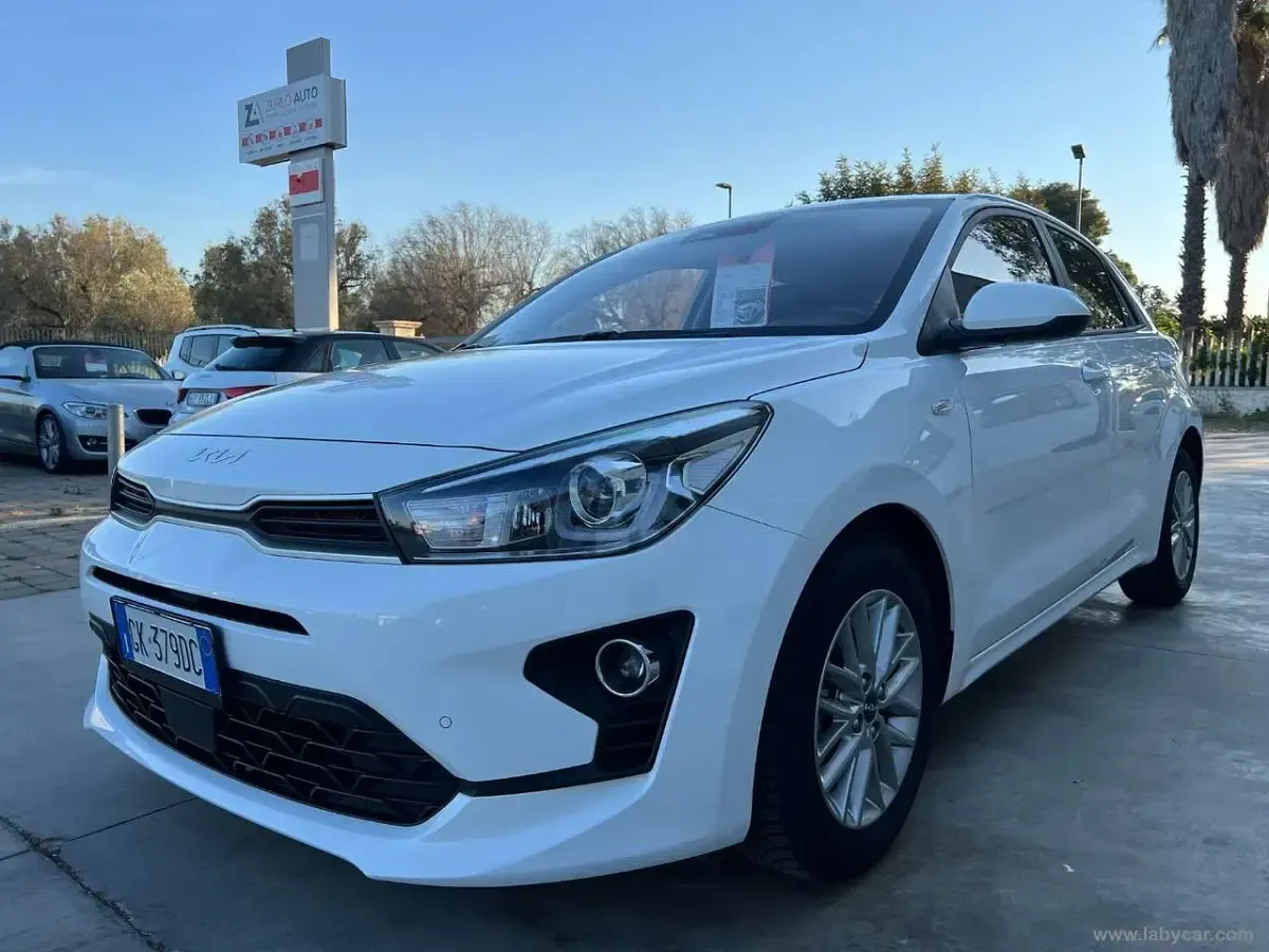 Usata Kia Rio Style 84 CV (61 kW) 2022 Bianco Berlina