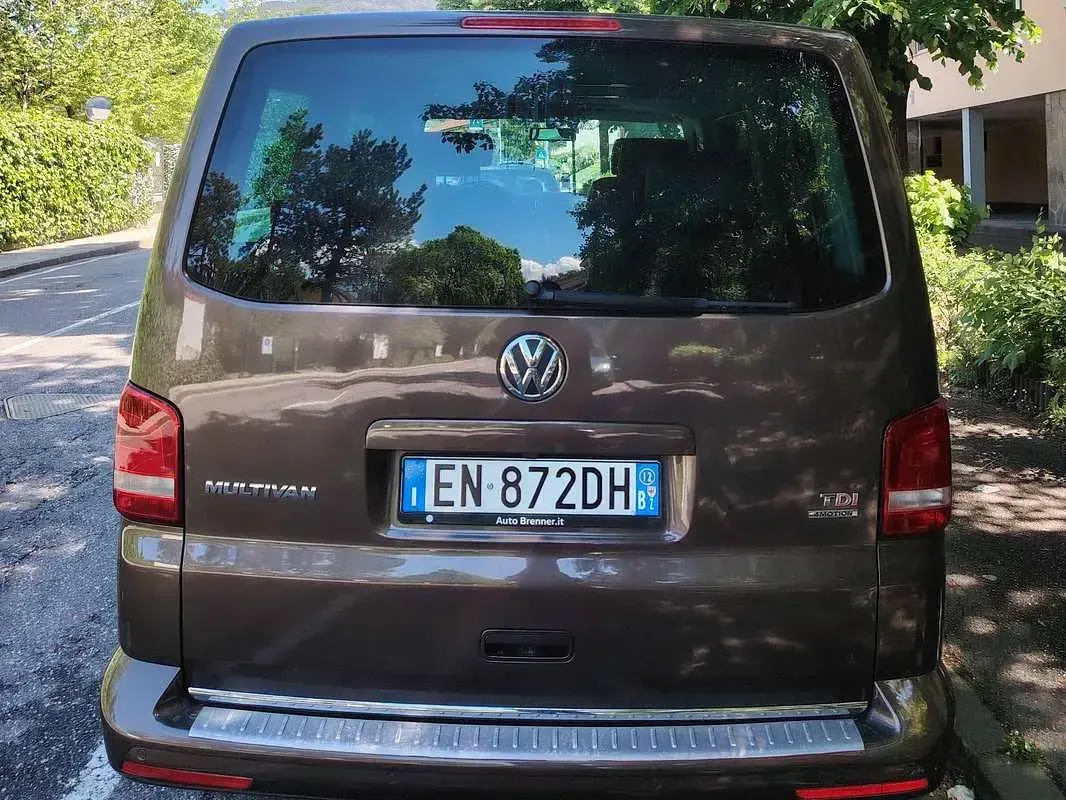 Usata VW Multivan Comfortline 179 CV (131 kW) 2012 Marrone Monovolume