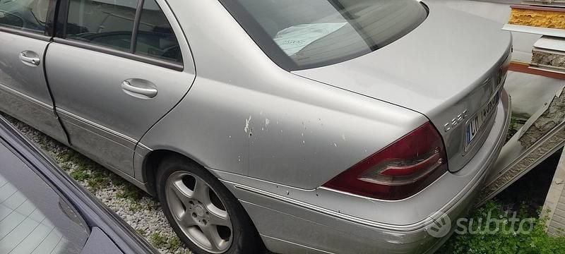 Usata Mercedes C220 Elegance 149 CV (109 kW) 2004 Grigio Berlina