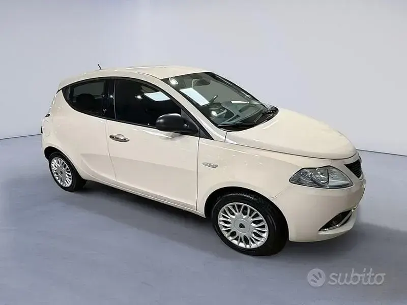 Usata Lancia Ypsilon Gold 69 CV (50 kW) 2016 Beige Utilitaria