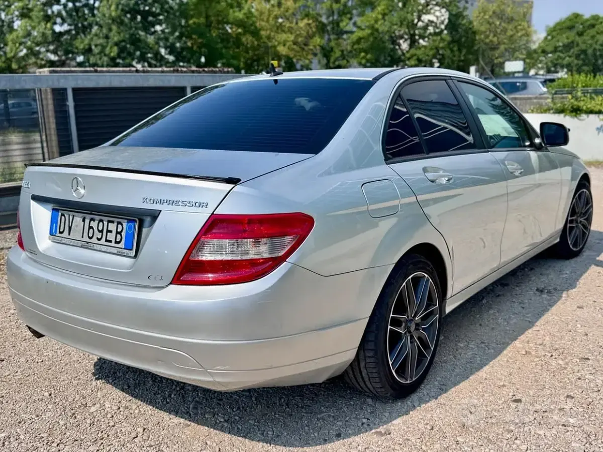 Usata Mercedes C180 156 CV (114 kW) 2008 Argento Berlina
