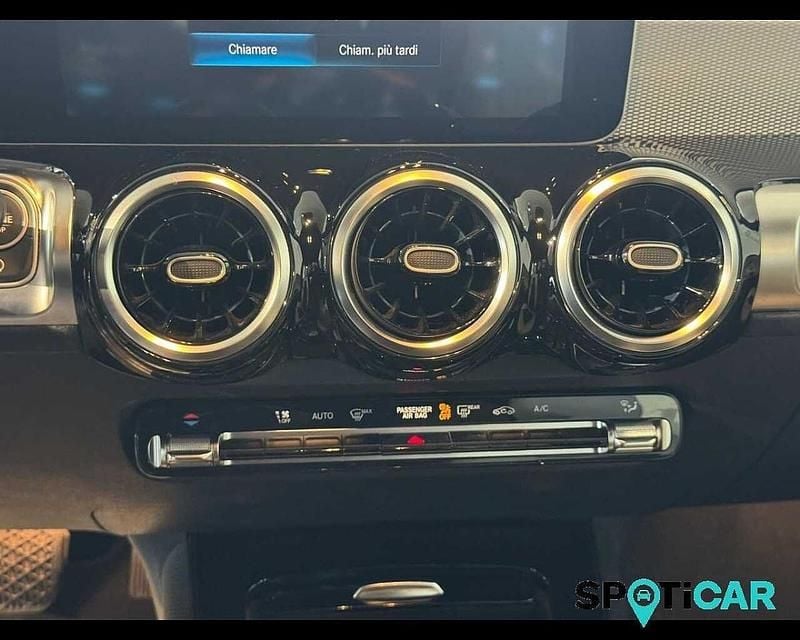 Begagnad Mercedes GLB200 Premium 150 HK (110 kW) 2021 Blå SUV