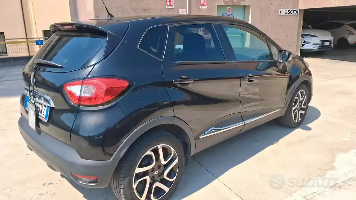 Usata Renault Captur Iconic 90 CV (66 kW) 2015 Nero SUV