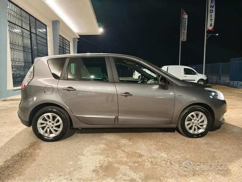 Usata Renault Scénic III XMOD 110 CV (80 kW) 2016 Grigio Monovolume