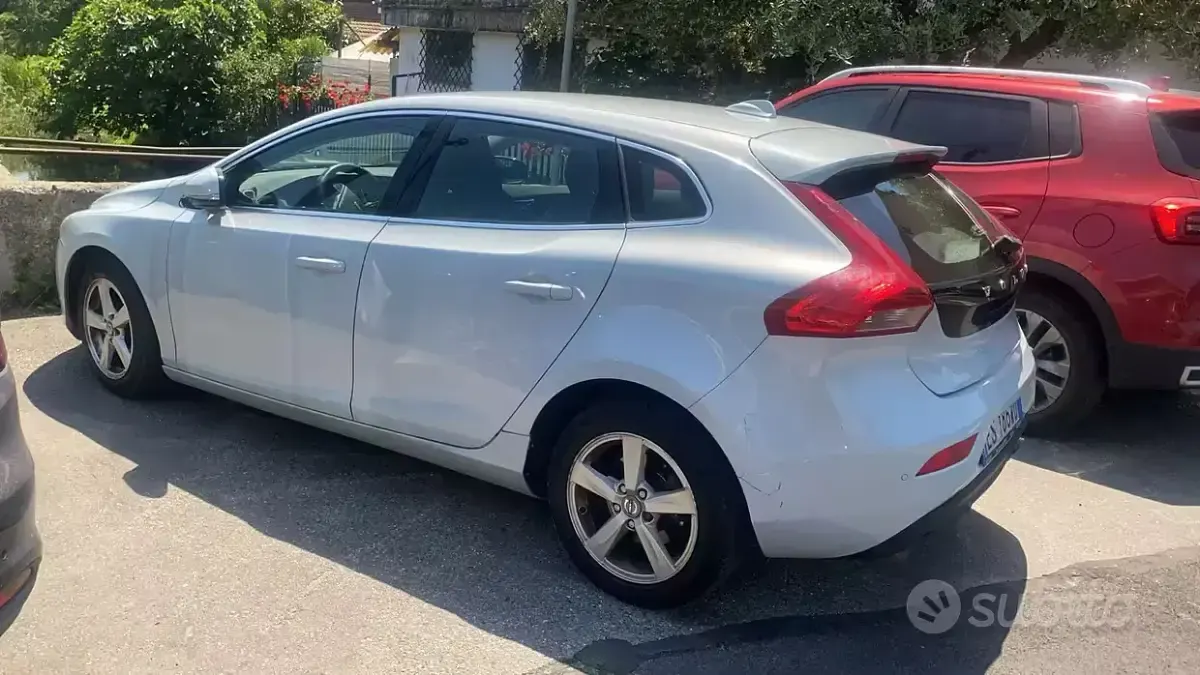 Usata Volvo V40 150 CV (110 kW) 2013 Bianco Berlina