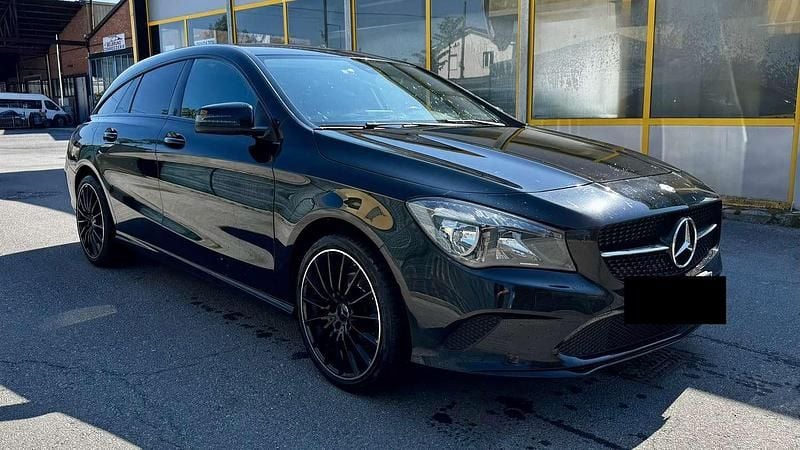 Usado Mercedes CLA200 Shooting Brake Executive 150 CV (110 kW) 2017 Familiar