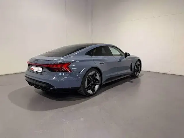 Usata Audi RS e-tron GT Comfort 439 kW (598 CV) 2024 Grigio kemora metallizzato Berlina