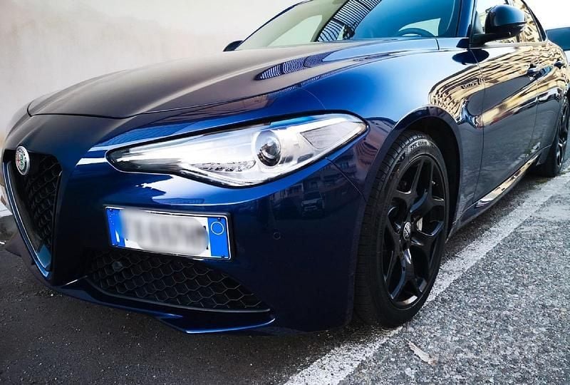 Usata Alfa Romeo Giulia Executive 160 CV (117 kW) 2019 Blu Berlina