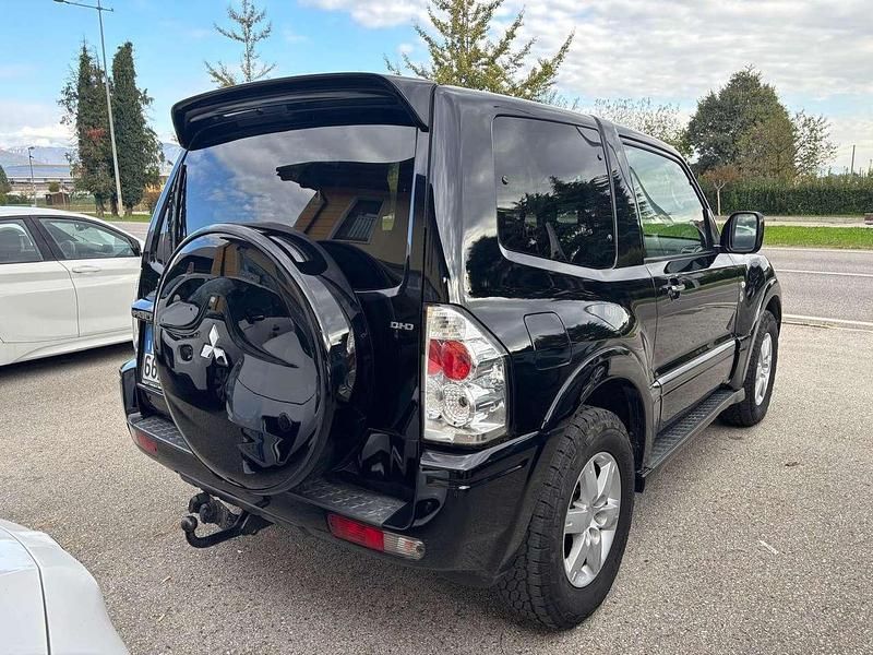 Usata Mitsubishi Pajero Intense 160 CV (117 kW) 2005 Nero SUV