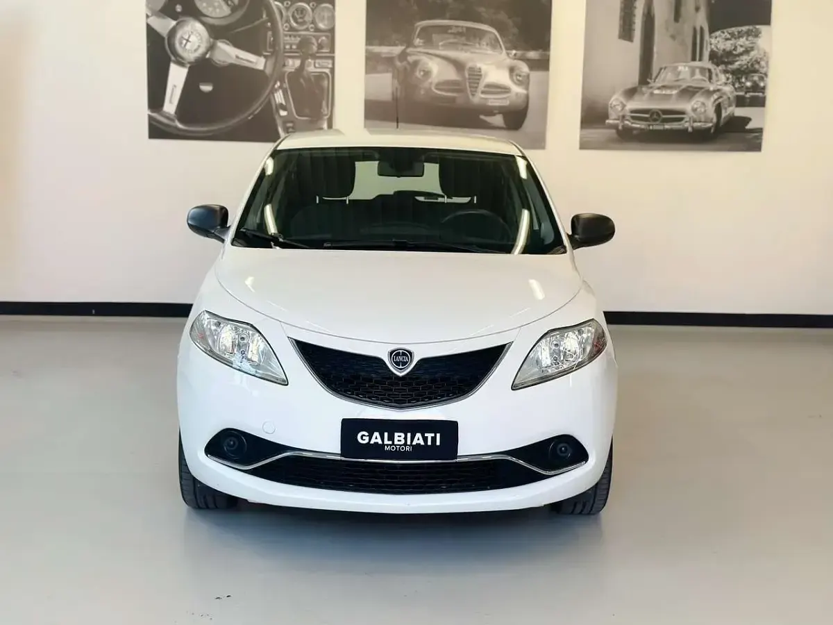 Usata Lancia Ypsilon Silver 69 CV (50 kW) 2016 Bianco Utilitaria