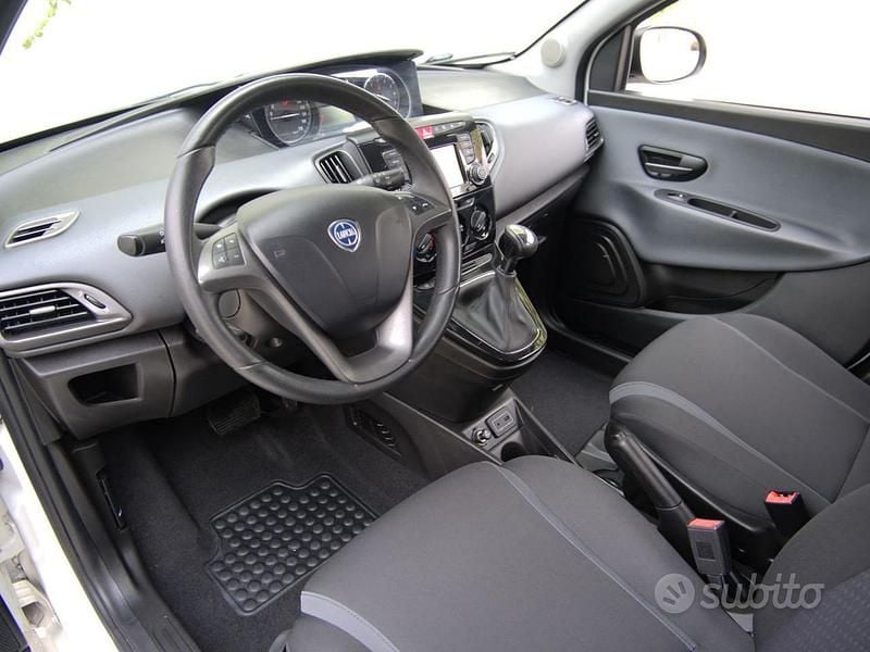 Usata Lancia Ypsilon S 85 CV (62 kW) 2017 Bianco Utilitaria