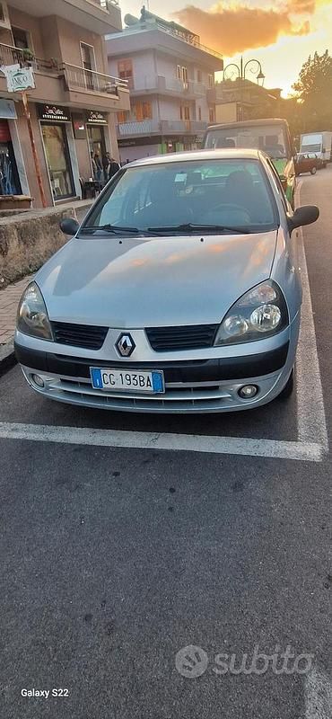 Usata Renault Clio II 58 CV (42 kW) 2003 Grigio Berlina