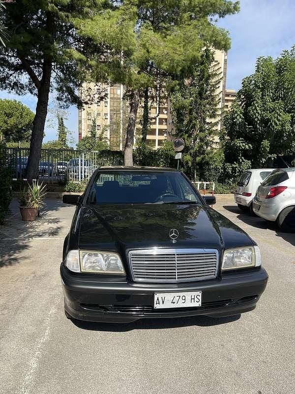 Usata Mercedes C180 Classic 122 CV (89 kW) 1997 Nero Berlina