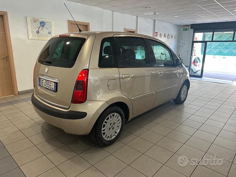 Usata Lancia Musa 77 CV (56 kW) 2007 Oro metallizzato Monovolume