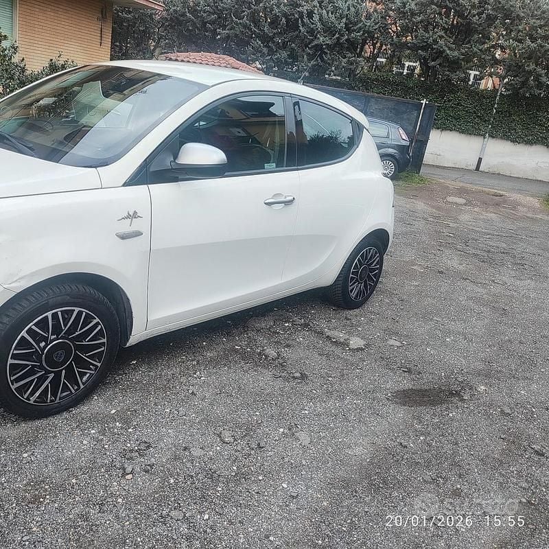 Usata Lancia Ypsilon S 95 CV (69 kW) 2017 Bianco Utilitaria