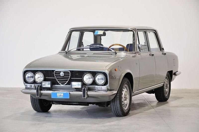 Usata Alfa Romeo 2000 132 CV (97 kW) 1973 Grigio Berlina