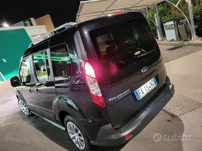 Usata Ford Tourneo Connect 95 CV (69 kW) 2015 Monovolume