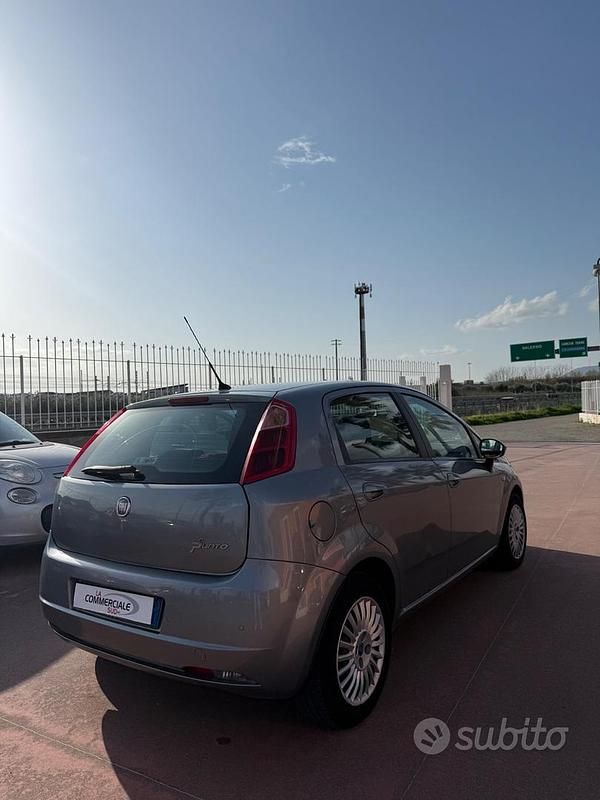 Usata Fiat Grande Punto Emotion 120 CV (88 kW) 2008 Grigio Utilitaria