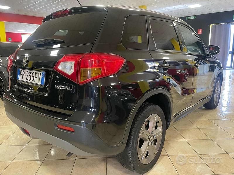 Usata Suzuki Vitara 120 CV (88 kW) 2018 Nero SUV