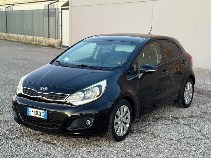 Nero Usata 2012 Kia Rio Tre volumi | 3900 € (Ottimo prezzo) - Immagine 1/4