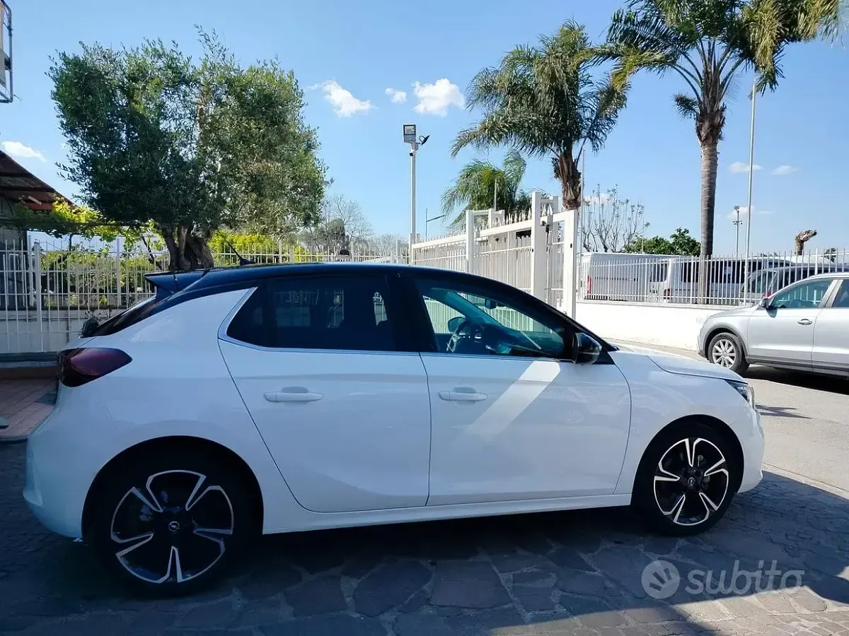 Używany Opel Corsa 102 KM (75 kW) 2023 Biały Hatchback