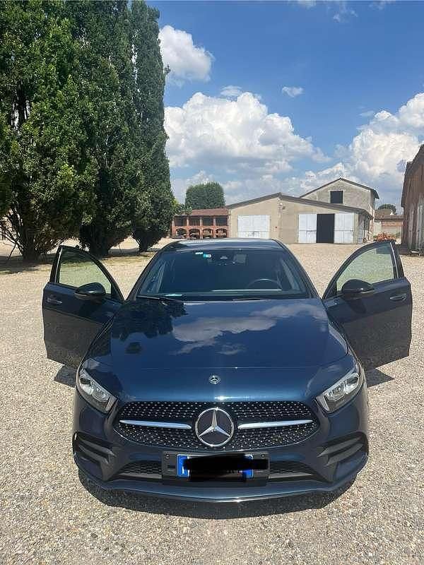 Usata Mercedes A180 Premium 116 CV (85 kW) 2019 Blu Berlina