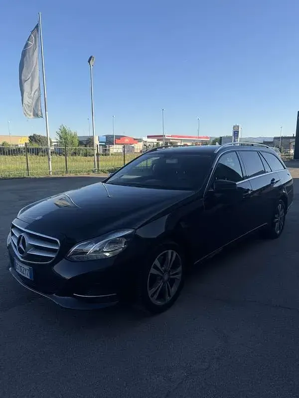 Usata Mercedes E250 Premium 204 CV (150 kW) 2014 Nero Station wagon