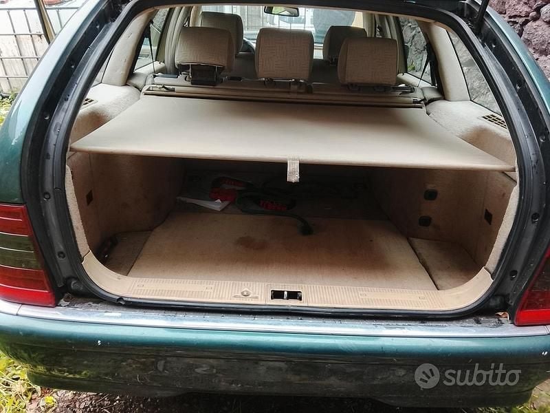 Usata Mercedes 250 2000 Verde Berlina