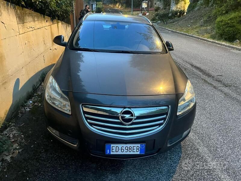 Usata 2010 Opel Insignia | 3500 € (Buon prezzo) - Immagine 1/4