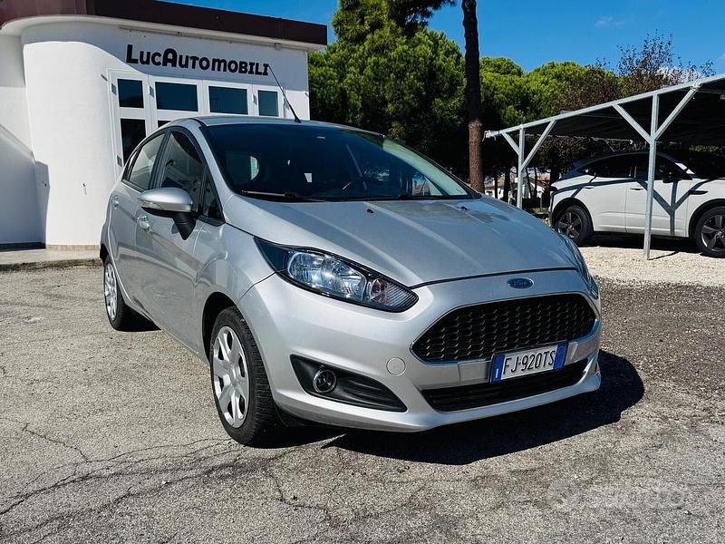 Argento Usata 2017 Ford Fiesta Business Edition Due volumi | 7950 € (Buon prezzo) - Immagine 1/4