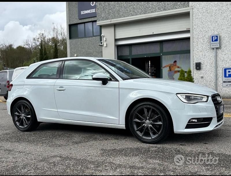 Usata 2013 Audi A3 Ambition Tre volumi | 10.000 € (Buon prezzo) - Immagine 1/4