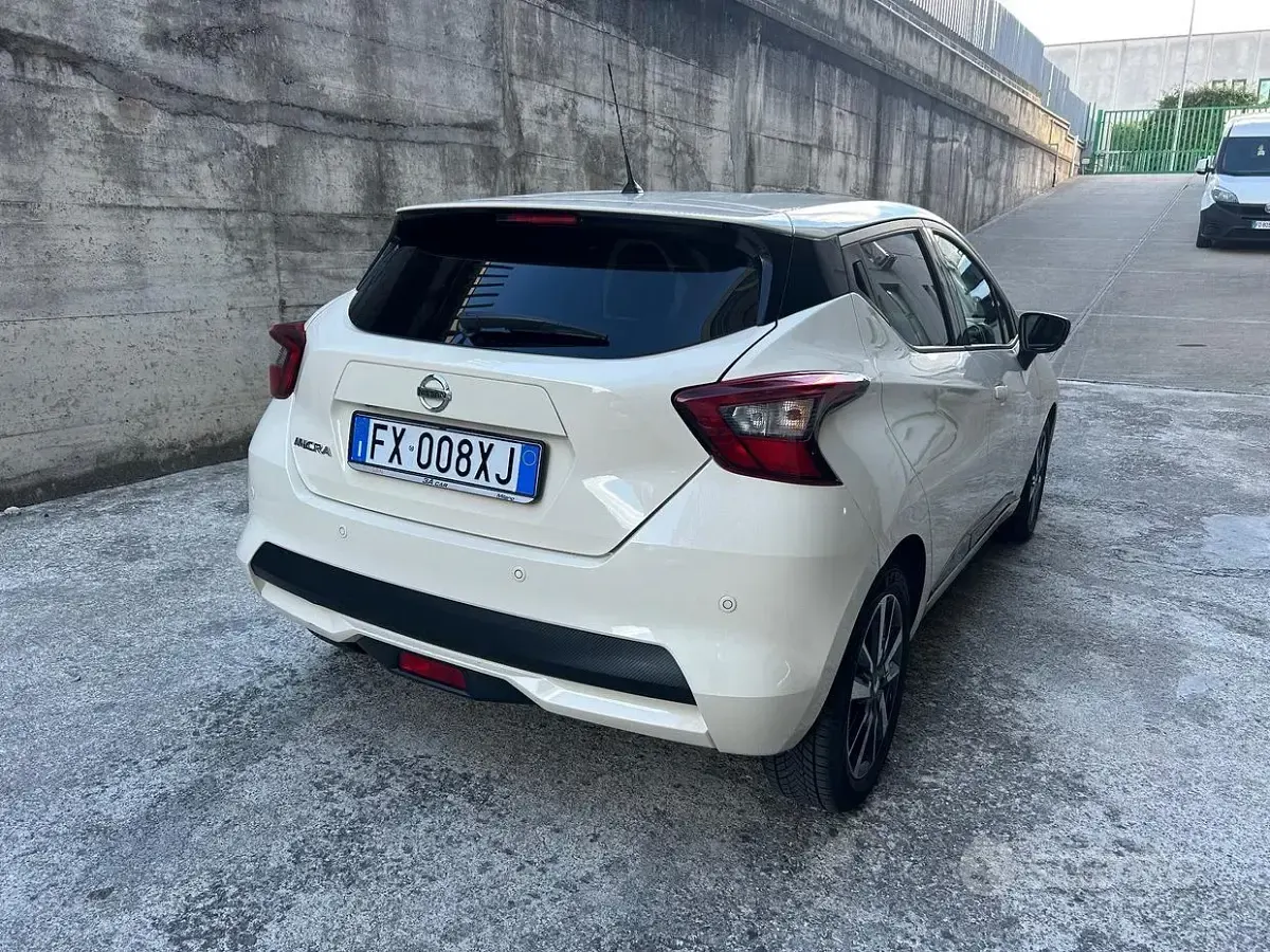 Usata Nissan Micra Tekna 90 CV (66 kW) 2017 Panna Utilitaria
